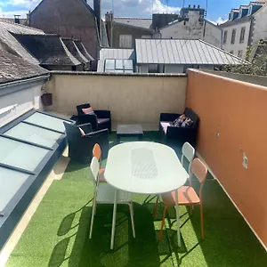 https://agreable-appartement-en-plein-centre-avec-terrasse.inbrittany.com